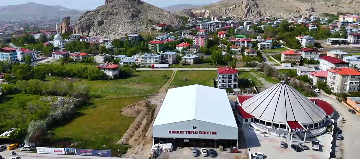 Kanaat Toplu Tüketim depo binasının havadan görünümü